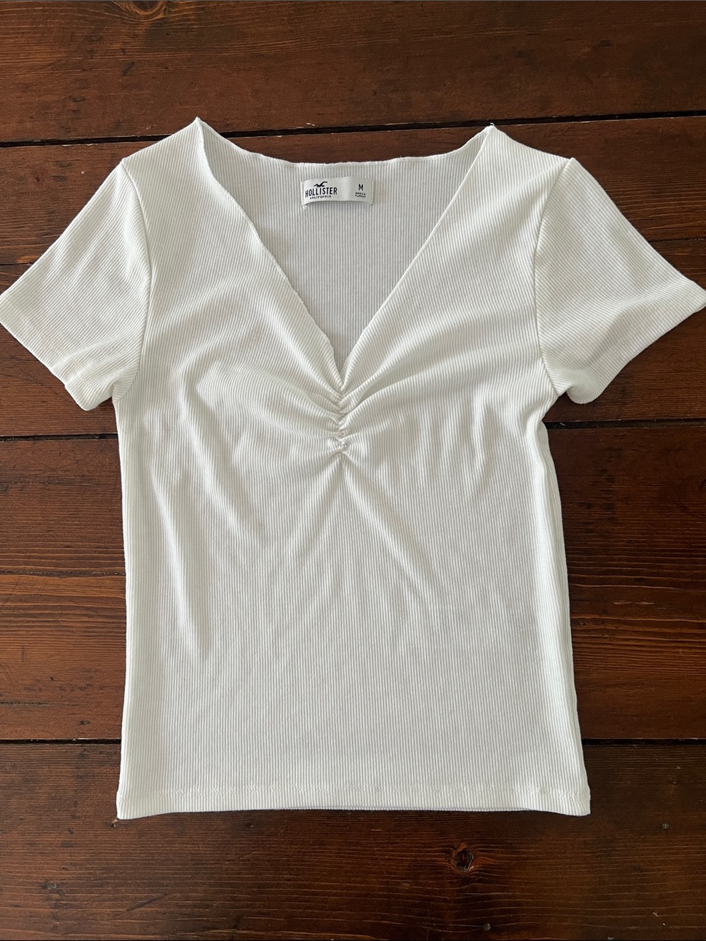 Hollister Cream Ribbed V-Neck Front-Ruching Short Sleeve Top